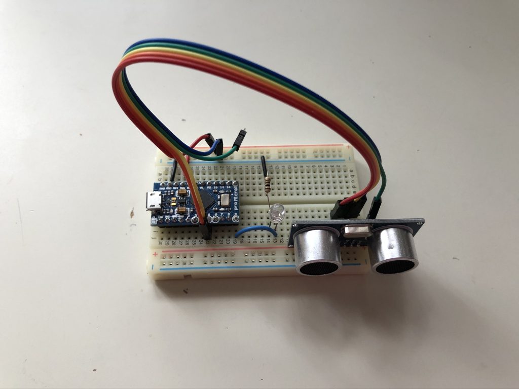 Arduino + HC-SR04 + led
